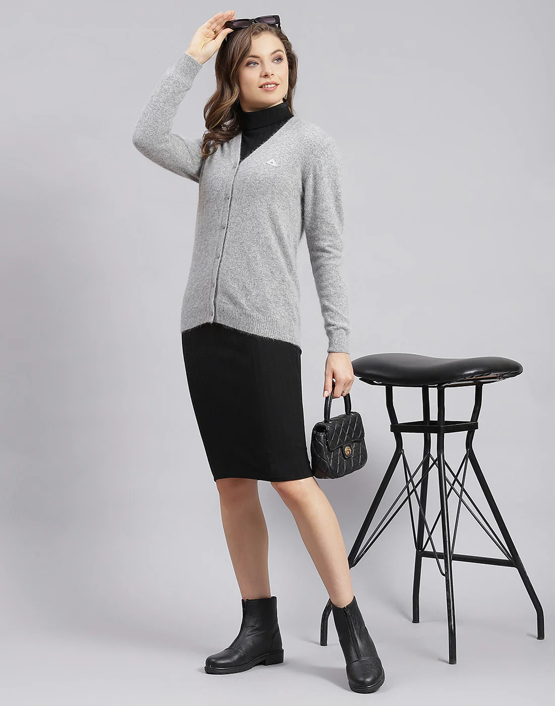 Women Grey Solid V Neck Full Sleeve Cardigan - Image 2