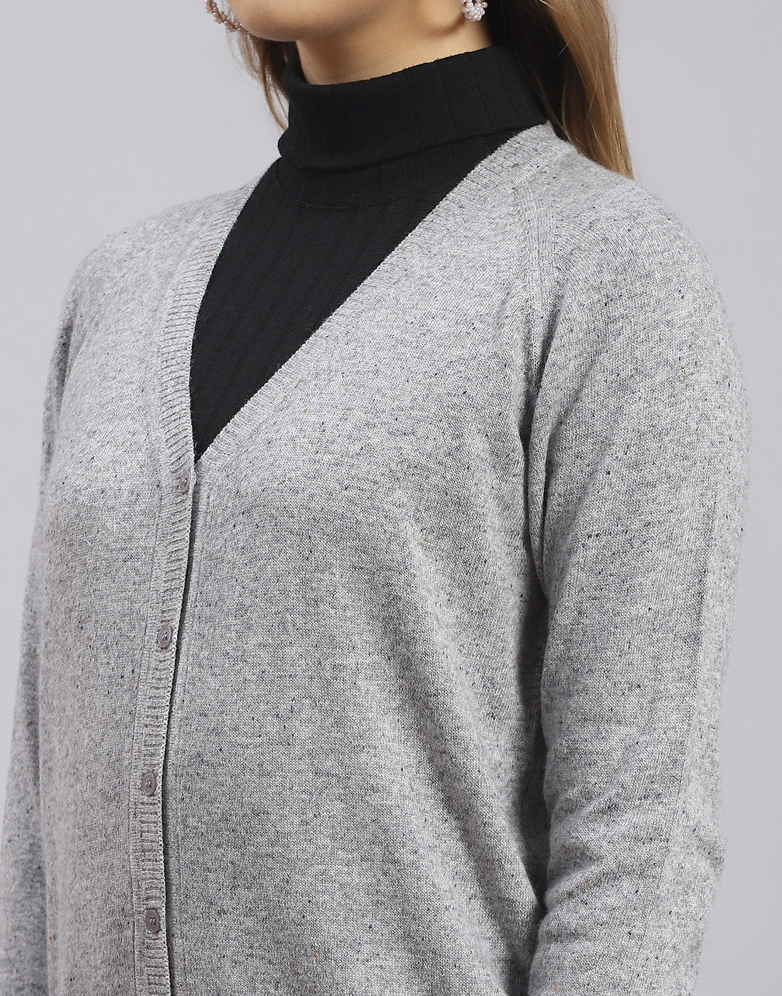 Women Grey Solid V Neck Full Sleeve Sweater - Image 6