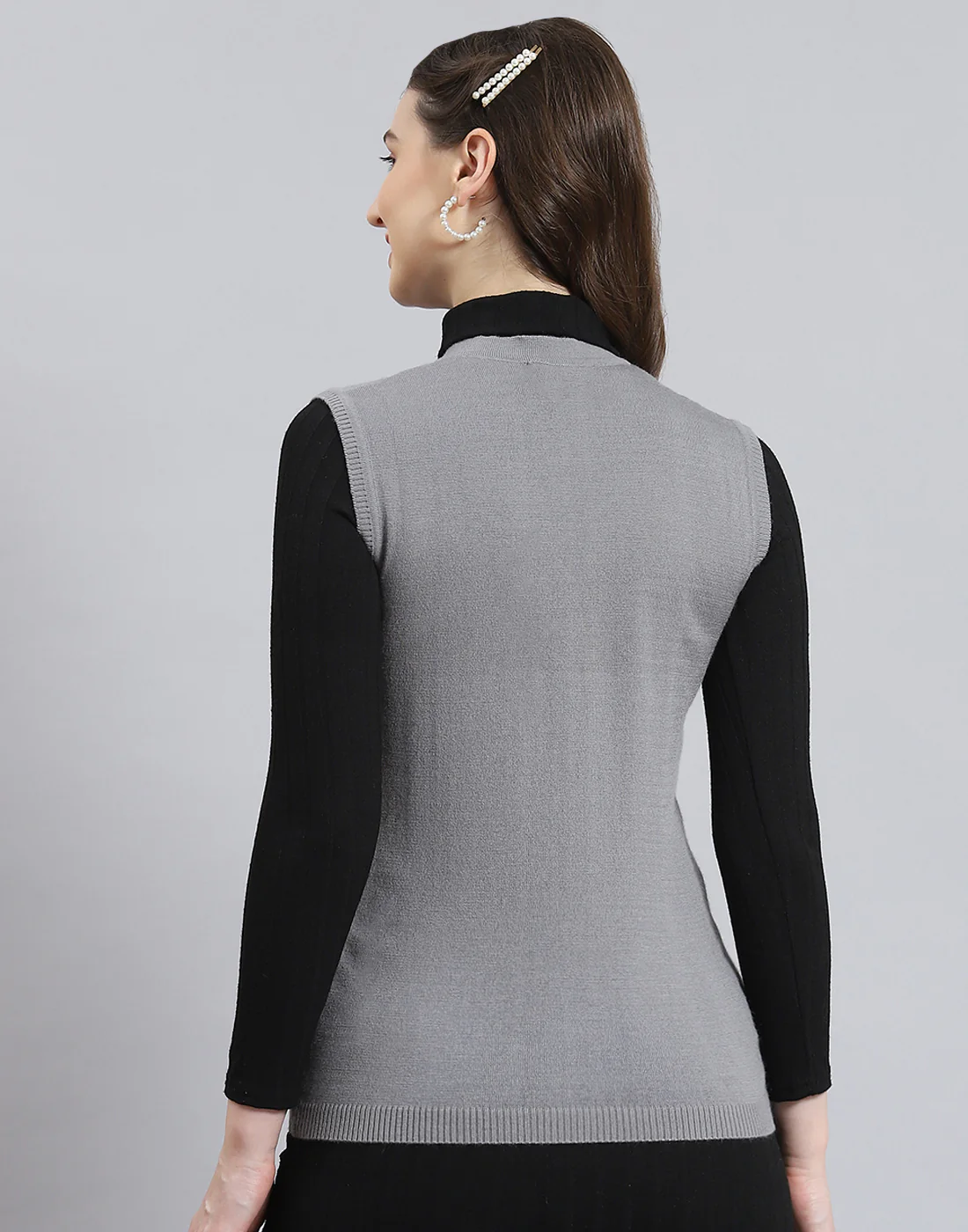 Women Grey Solid V Neck Sleeveless Cardigan - Image 6