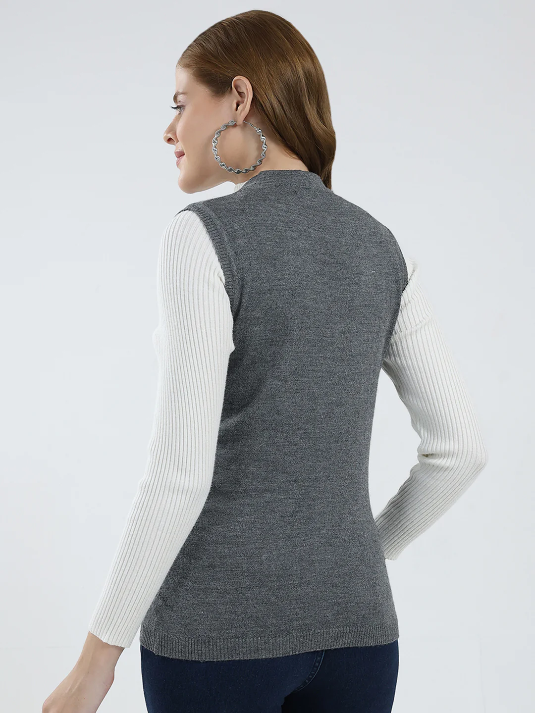 Women Grey Solid V Neck Sleeveless Cardigan - Image 5
