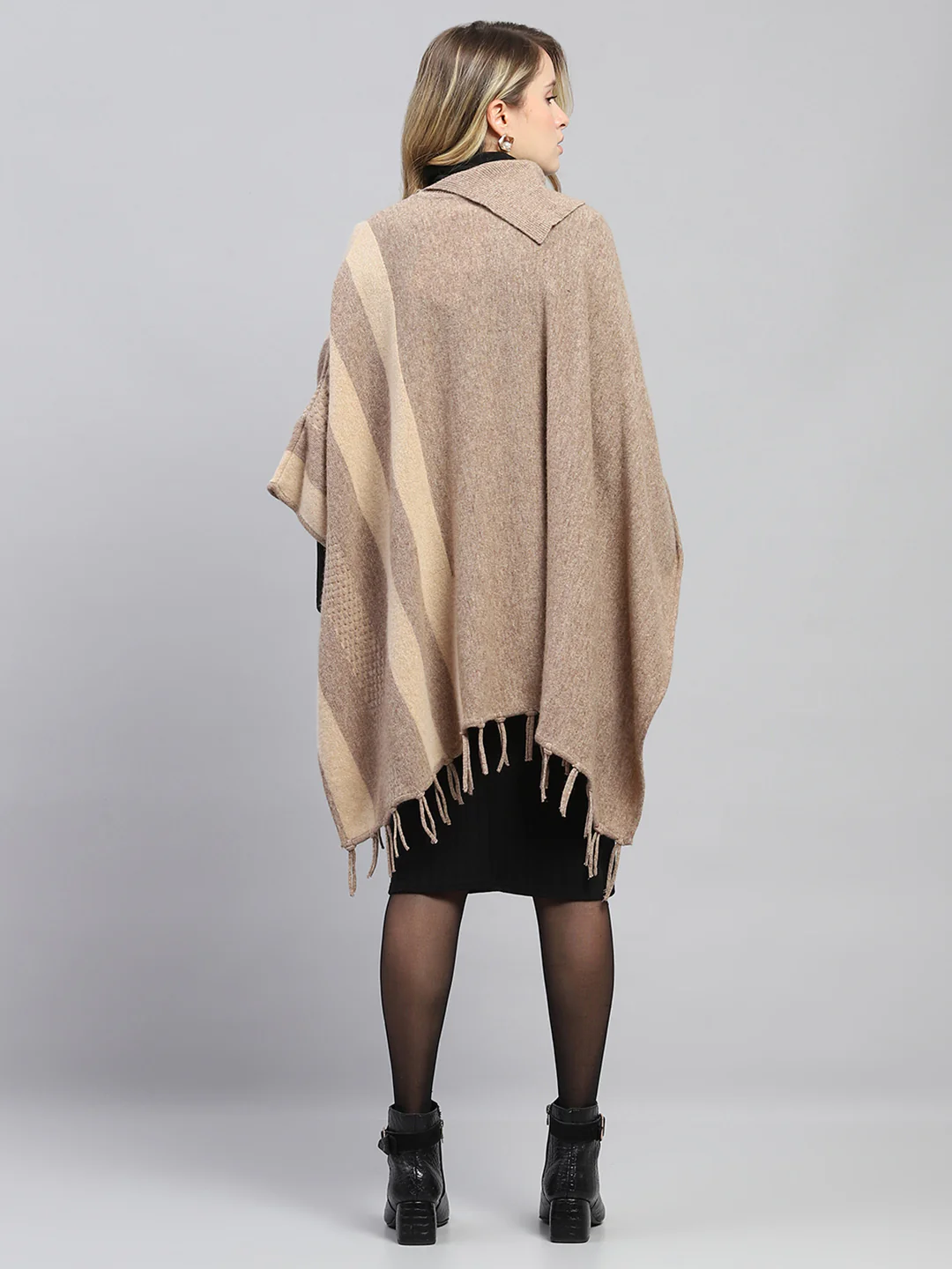 Women Khaki Solid Poncho - Image 5