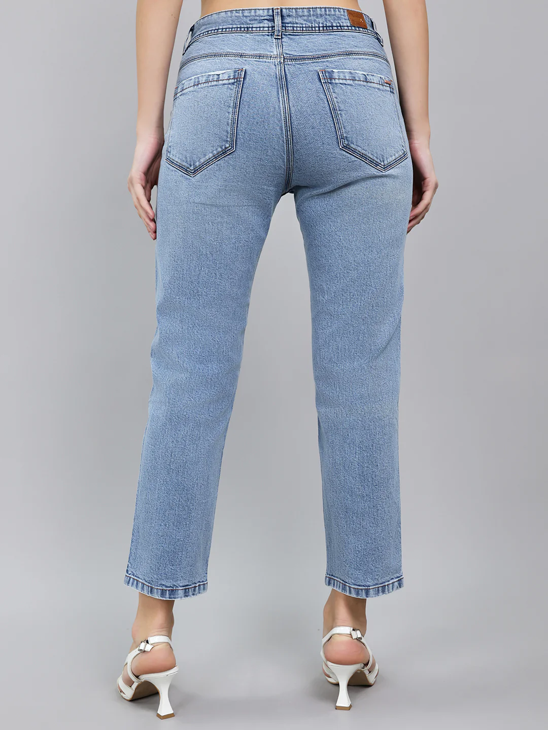 Women Light Blue Light Wash Straight Fit Denim - Image 4