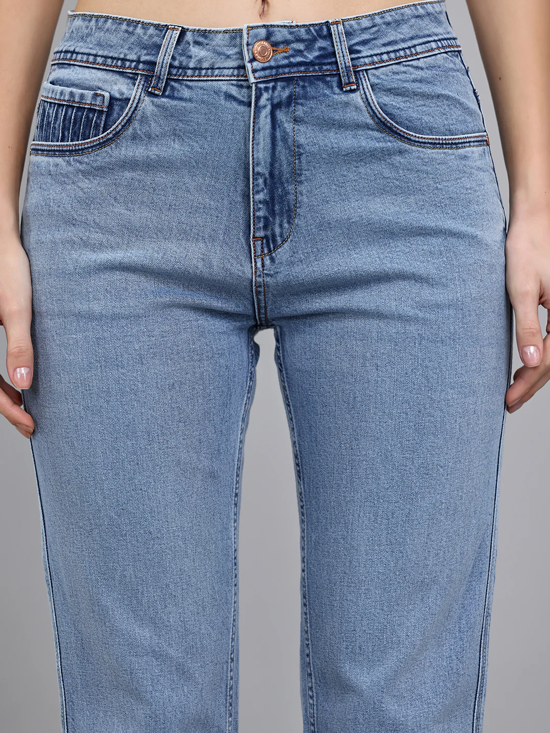 Women Light Blue Light Wash Straight Fit Denim - Image 5