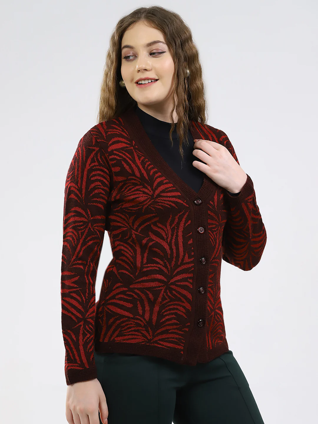 Women Maroon Printed V Neck Full Sleeve Cardigan - Image 4