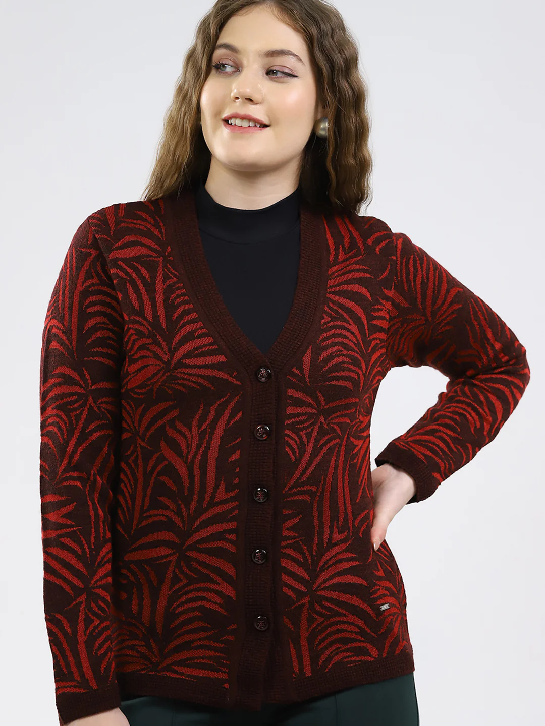 Women Maroon Printed V Neck Full Sleeve Cardigan - Image 7