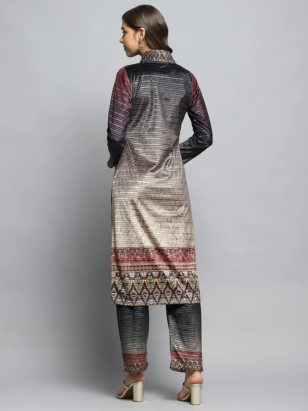 Women Maroon Self Design V Neck Full Sleeve Kurti Set with Bag - Image 2