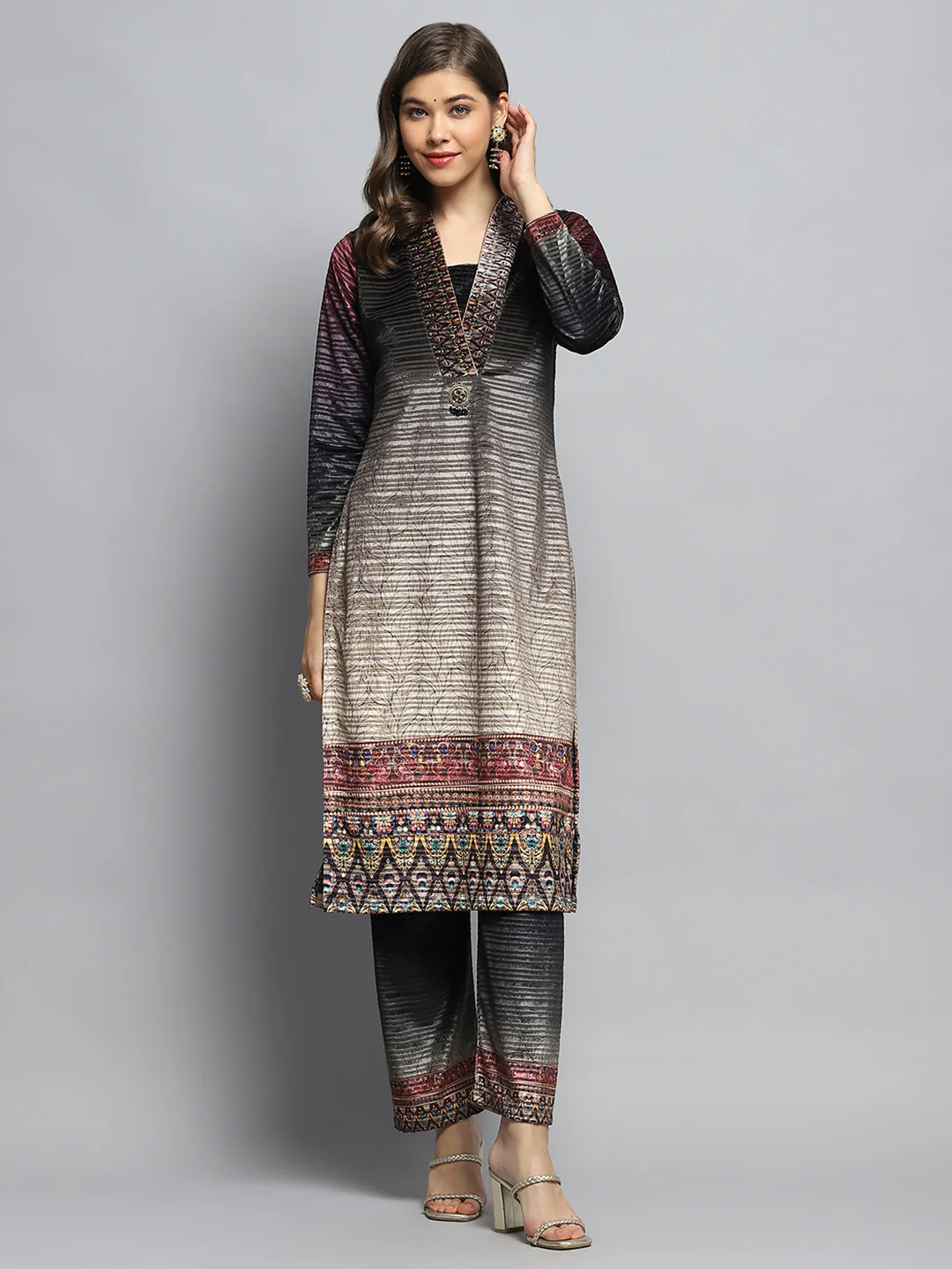 Women Maroon Self Design V Neck Full Sleeve Kurti Set with Bag - Image 4