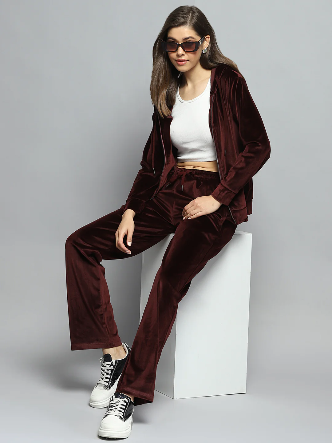 Women Maroon Solid Hooded Full Sleeve Tracksuit - Image 2