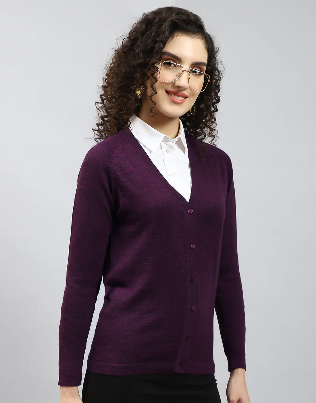 Women Maroon Solid V Neck Full Sleeve Cardigan - Image 4