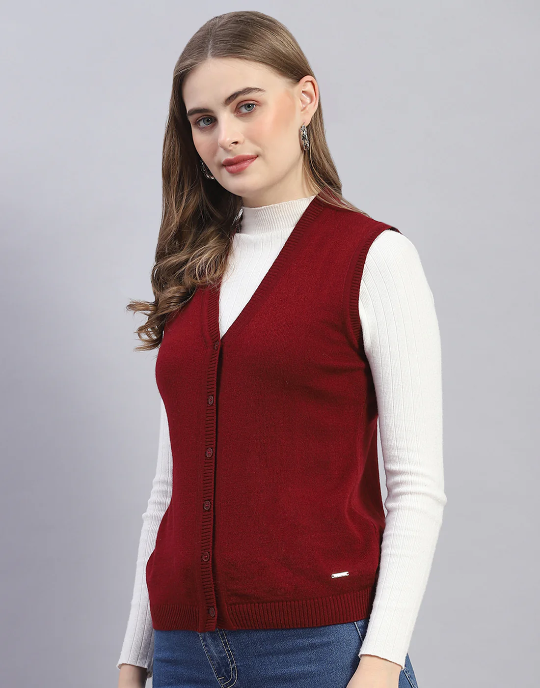 Women Maroon Solid V Neck Sleeveless Cardigan - Image 3