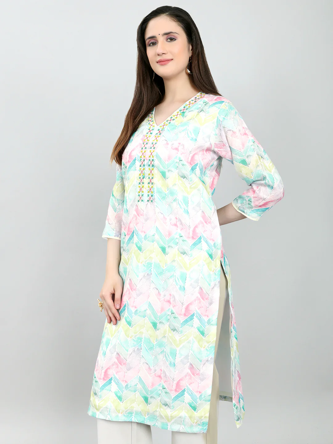 Women Multicolor Printed V Neck 3/4th Sleeve Kurti - Image 2