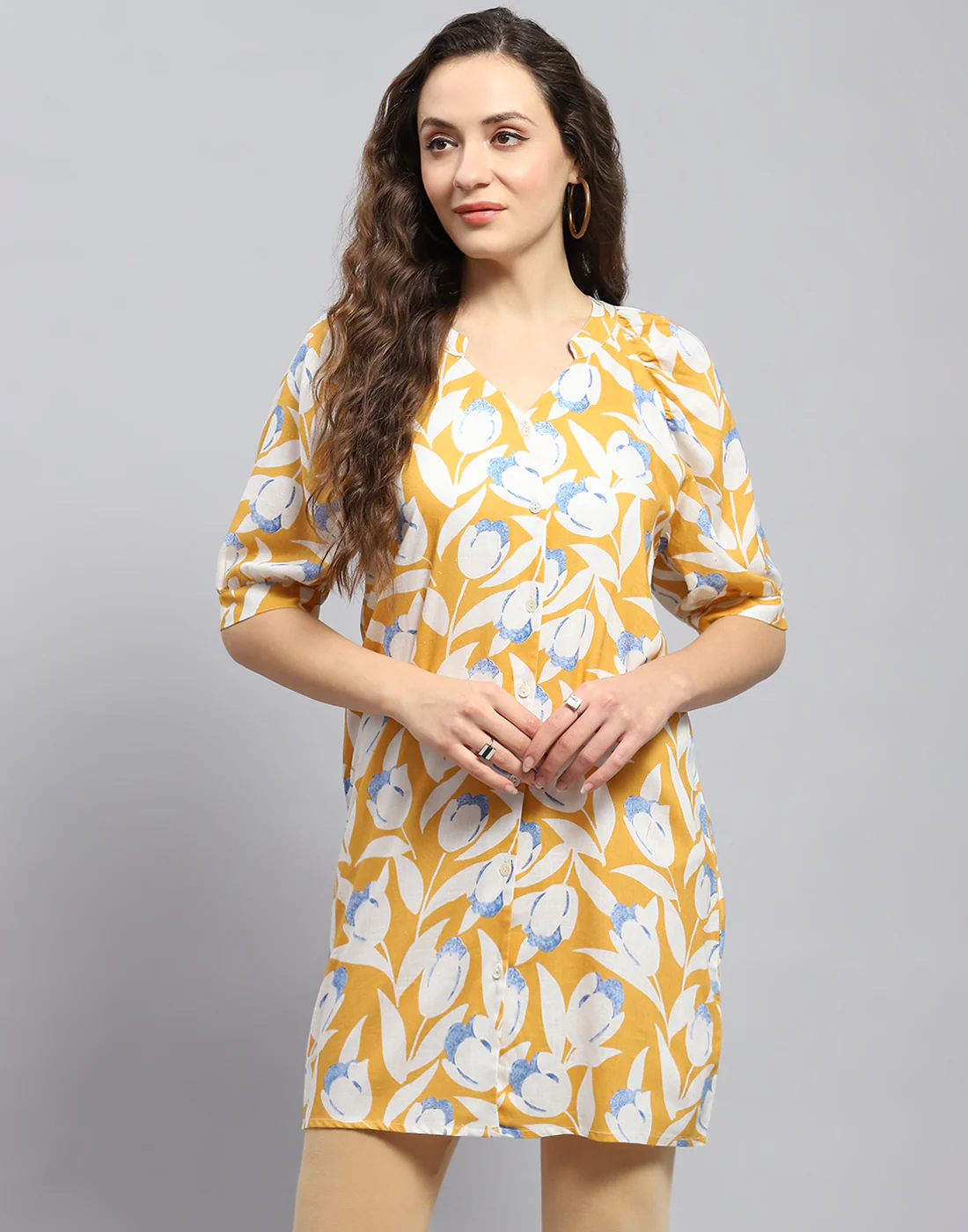 Women Mustard Printed Mandarin Collar Short Sleeve Tunic - Image 2