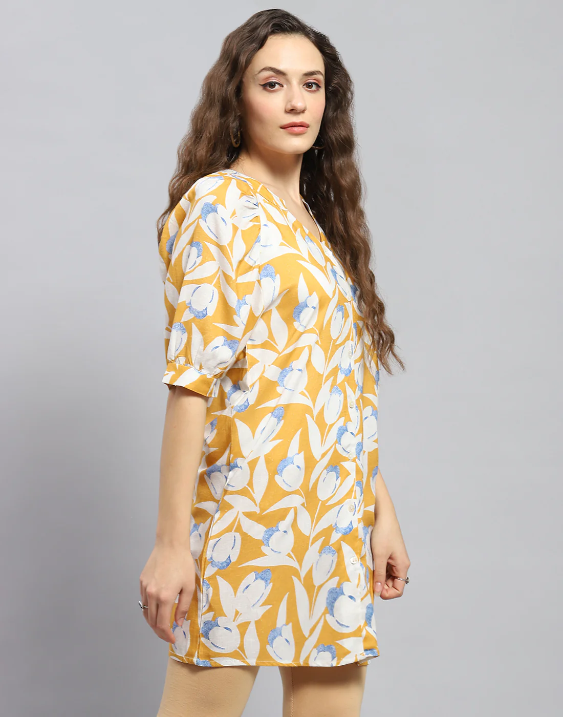 Women Mustard Printed Mandarin Collar Short Sleeve Tunic - Image 4
