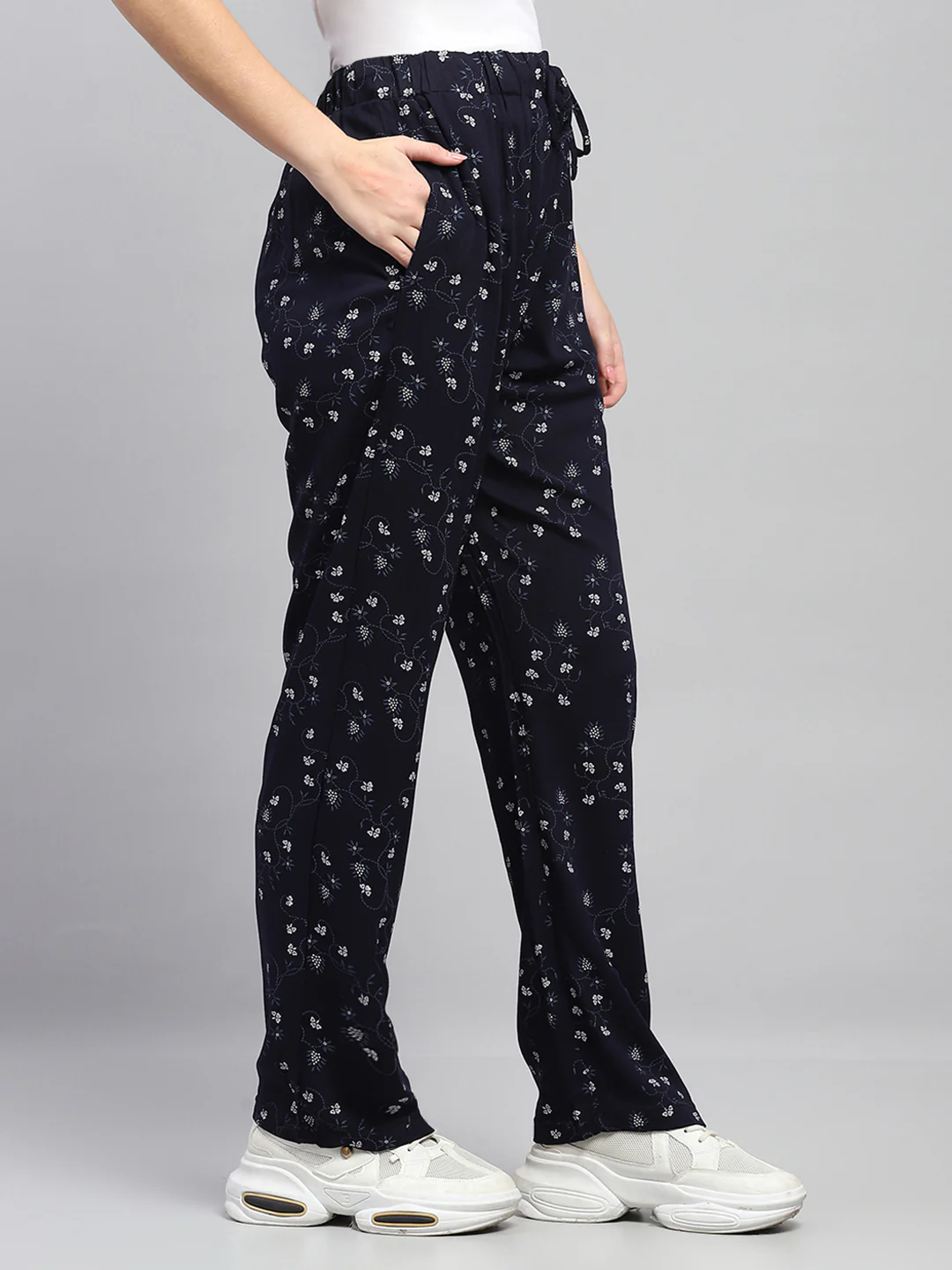 Women Navy Blue Printed Regular Fit Lower - Image 4