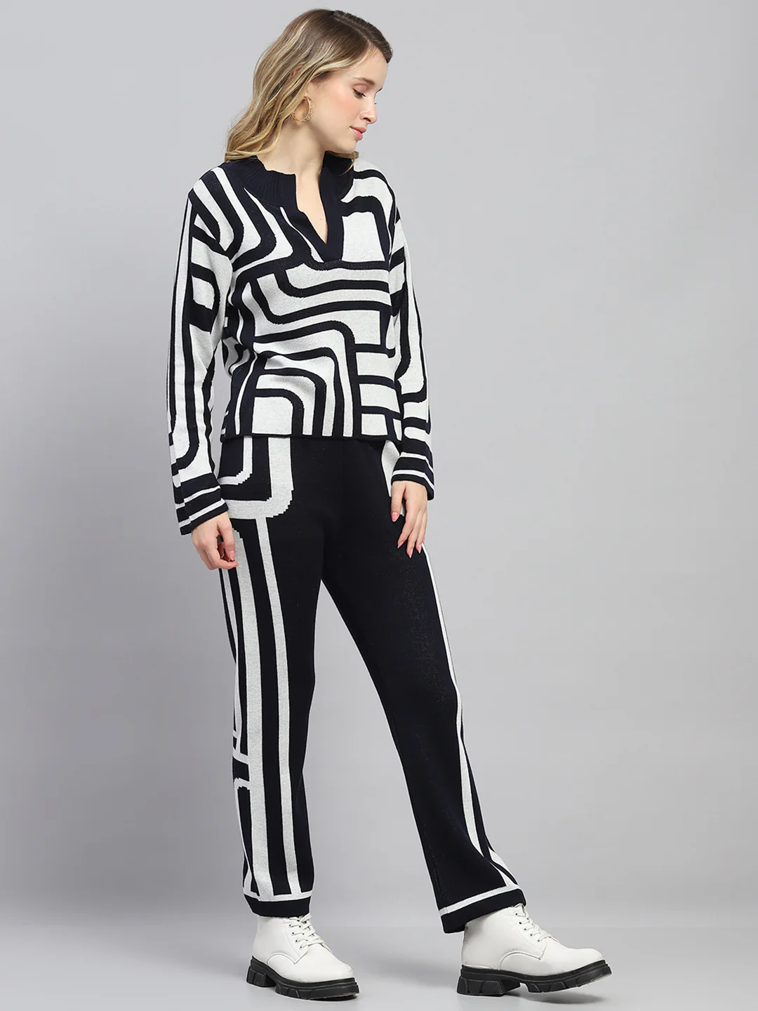 Women Navy Blue Printed Round Neck Full Sleeve Cords Set - Image 4