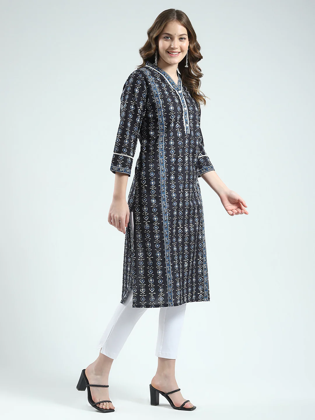 Women Navy Blue Printed V Neck 3/4th Sleeve Kurti - Image 4