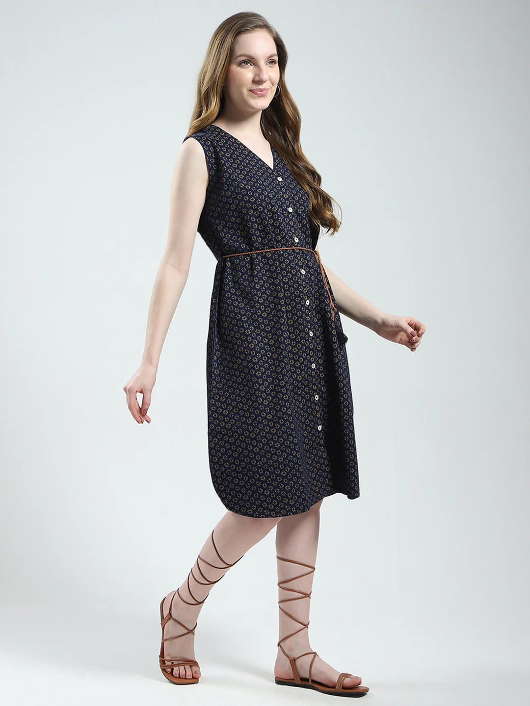 Women Navy Blue Printed V Neck Sleeveless Tunic - Image 4