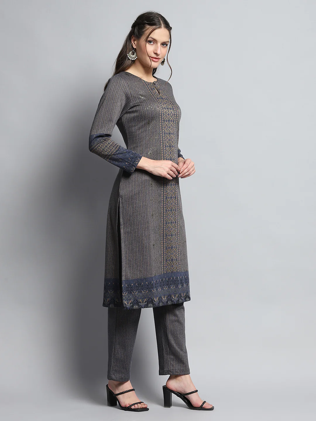 Women Navy Blue Self Design Round Neck Full Sleeve Kurti Set for Winter - Image 4