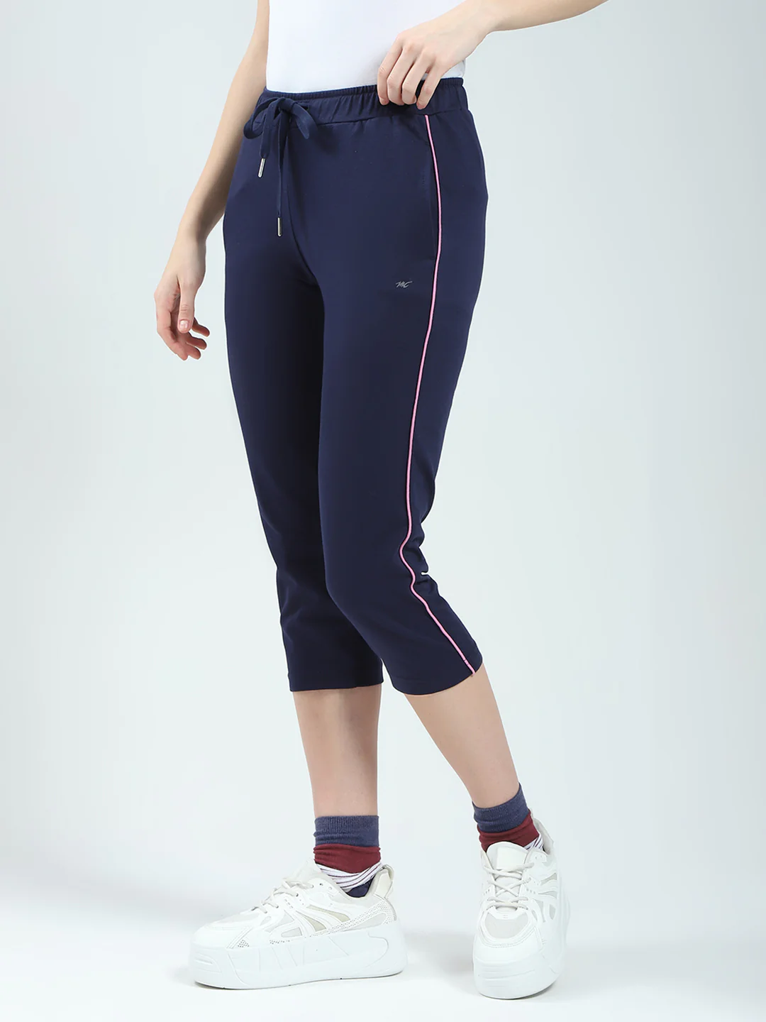 Women Navy Blue Solid Regular Fit Capri - Image 3