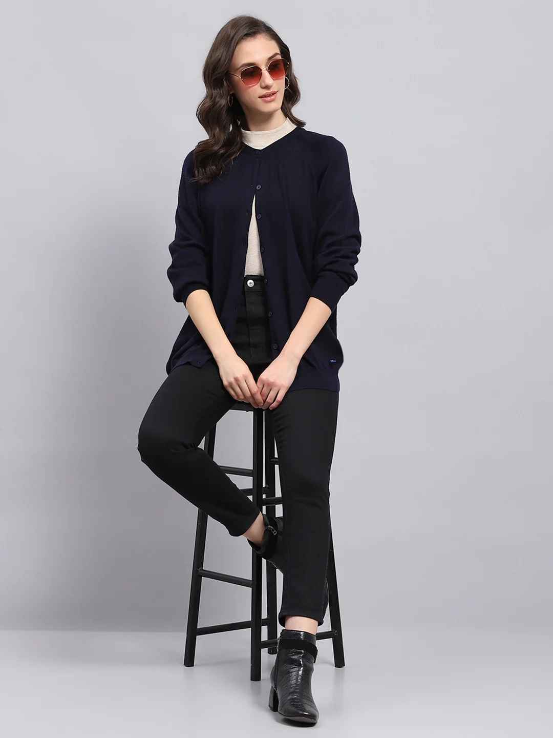 Women Navy Blue Solid Round Neck Full Sleeve Cardigan - Image 2