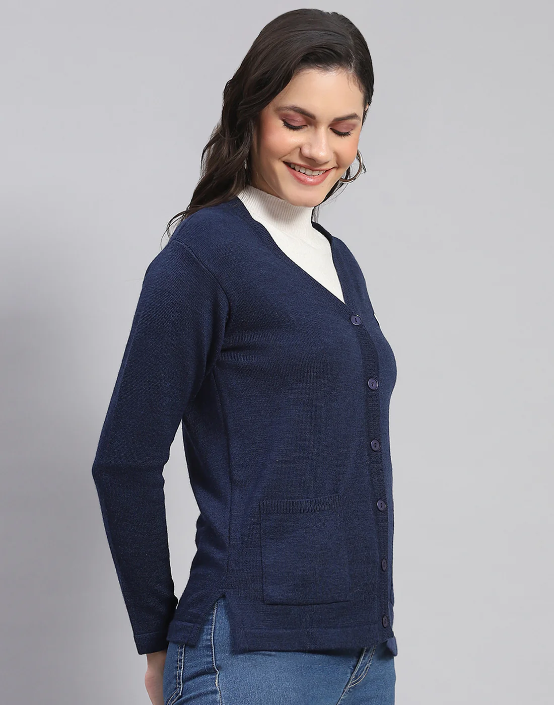 Women Navy Blue Solid V Neck Full Sleeve Cardigan - Image 4