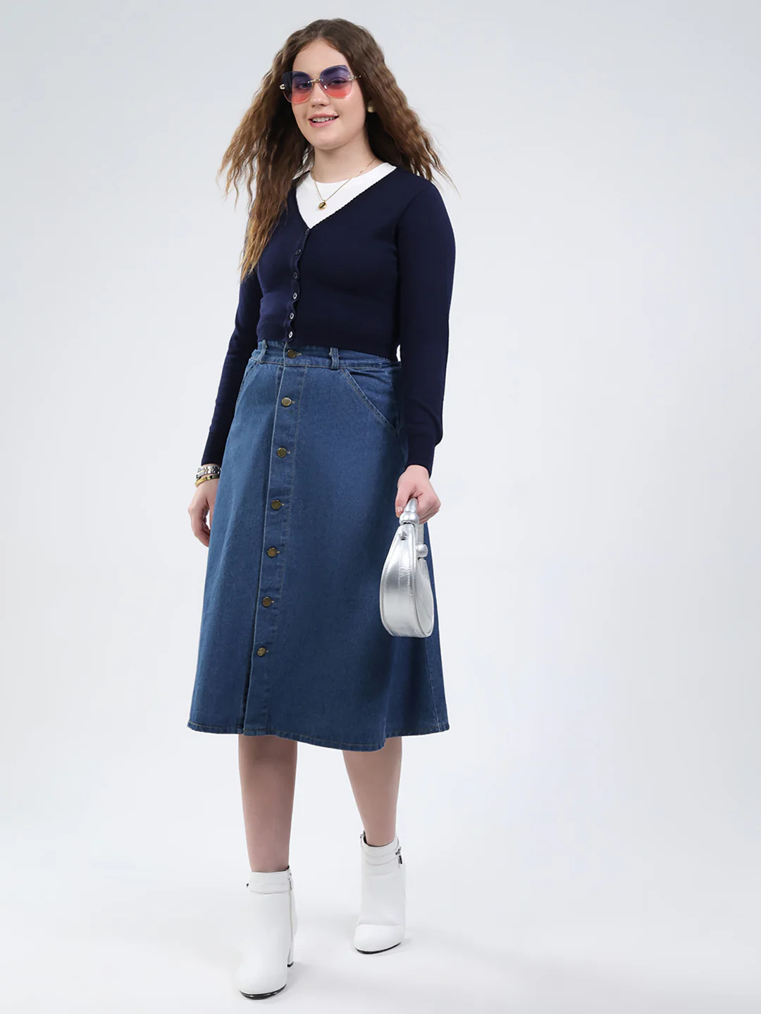 Women Navy Blue Solid V Neck Full Sleeve Cardigan - Image 2