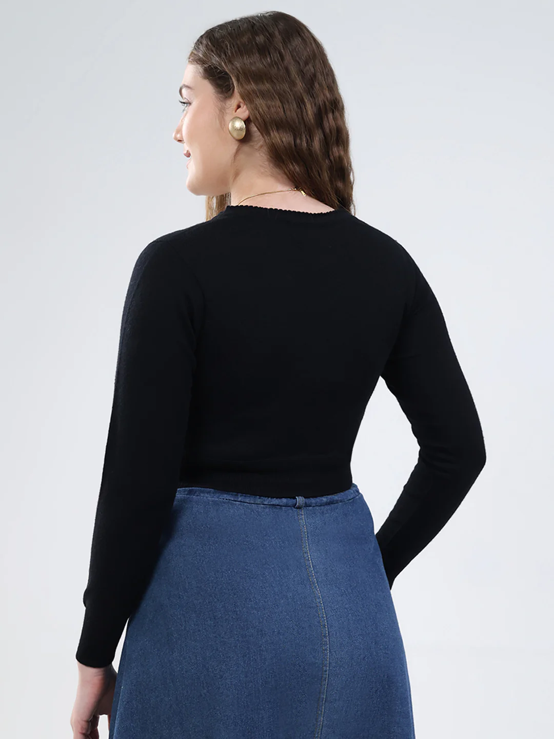 Women Navy Blue Solid V Neck Full Sleeve Cardigan - Image 5