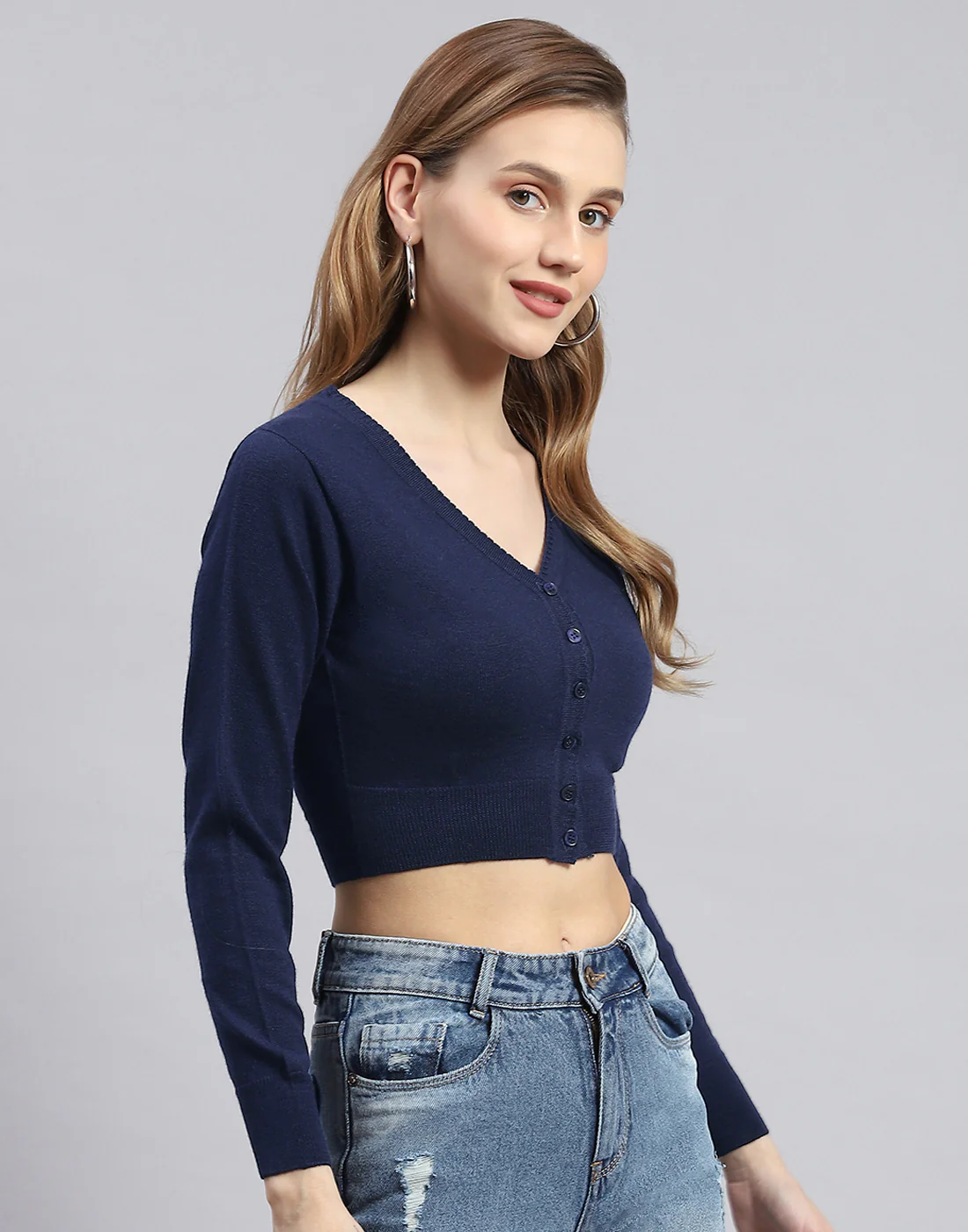Women Navy Blue Solid V Neck Full Sleeve Sweater - Image 4
