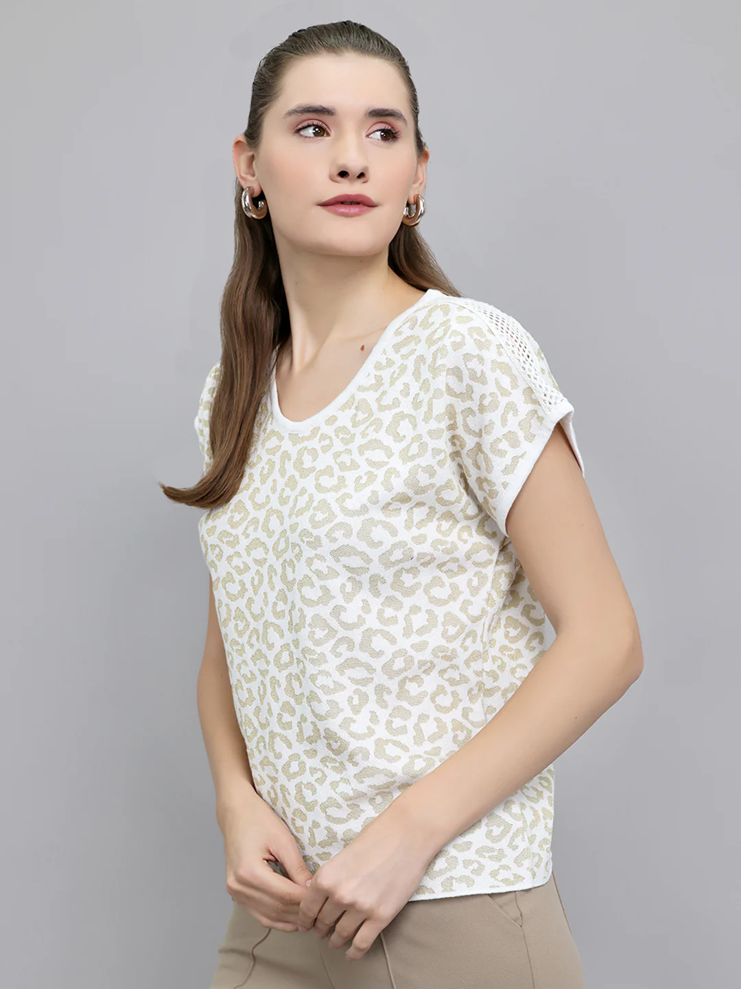 Women Off White Jacquard V Neck Half Sleeve Top - Image 2