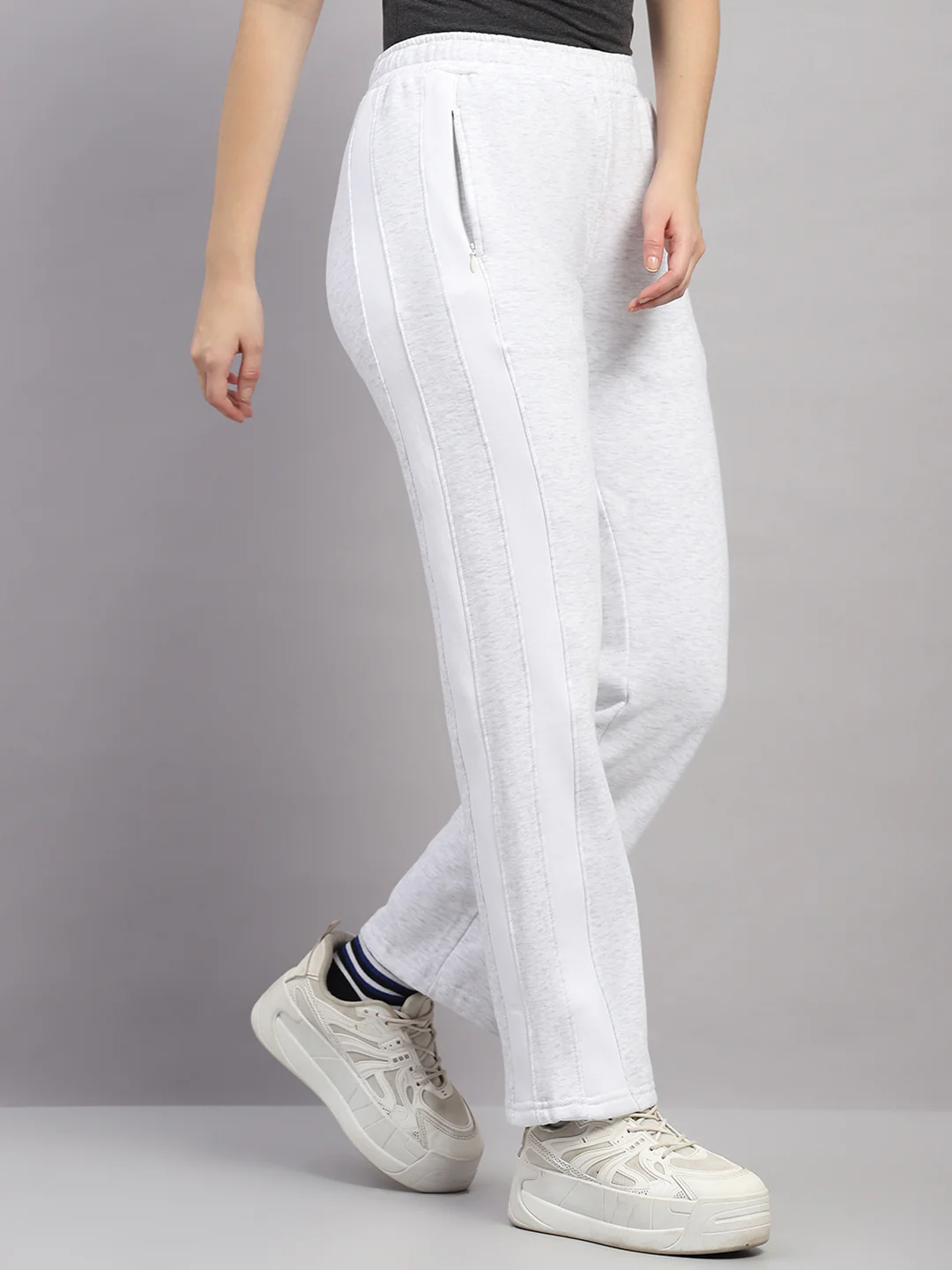 Women Off White Printed Regular Fit Winter Lower - Image 4
