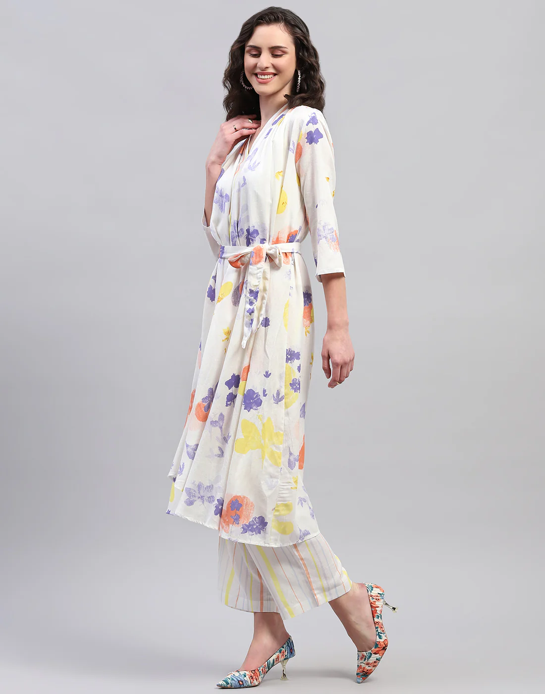 Women Off White Printed V Neck 3/4 Sleeve 3Pc Set - Image 4