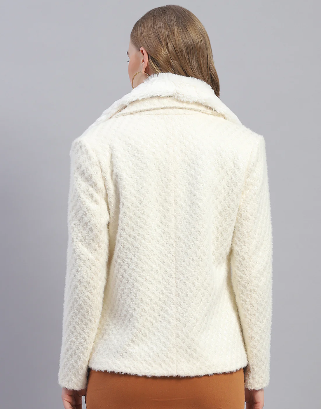 Women Off White Solid Lapel Collar Full Sleeve Coat - Image 5