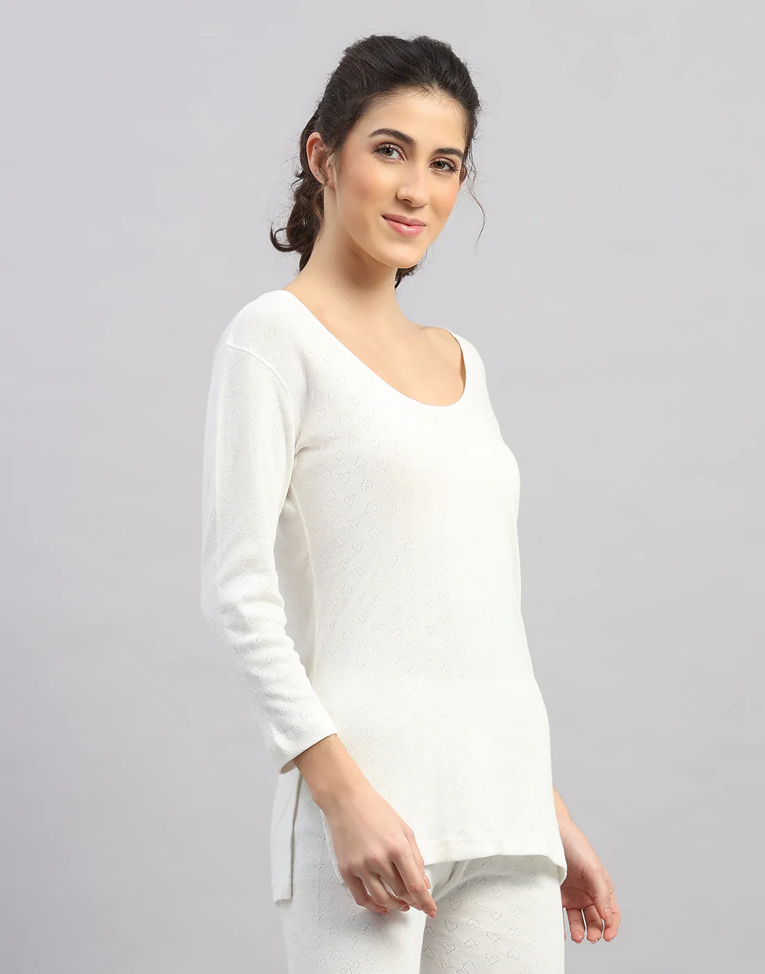 Women Off White Solid V Neck 3/4th Sleeve Thermal Vest - Image 3