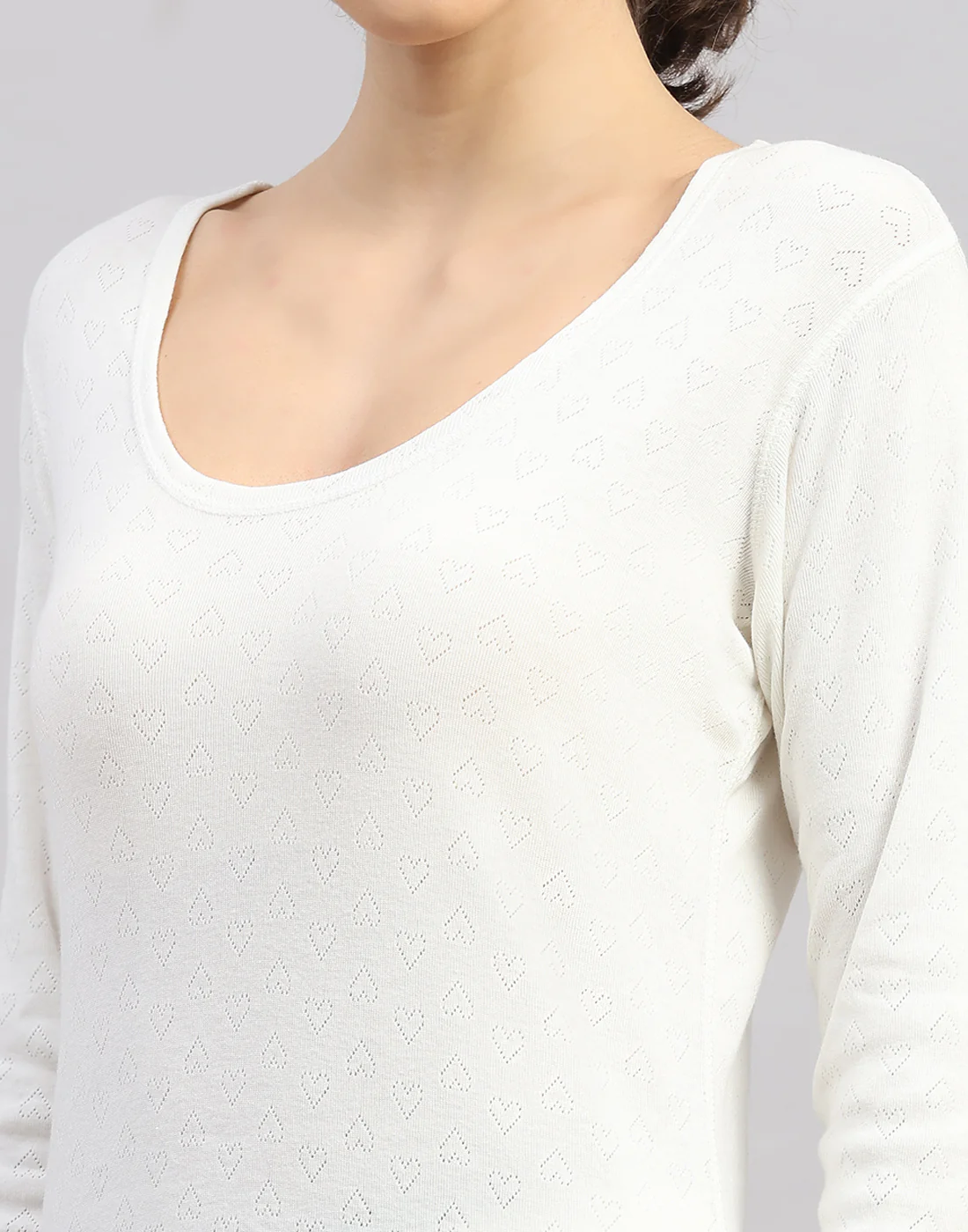 Women Off White Solid V Neck 3/4th Sleeve Thermal Vest - Image 7