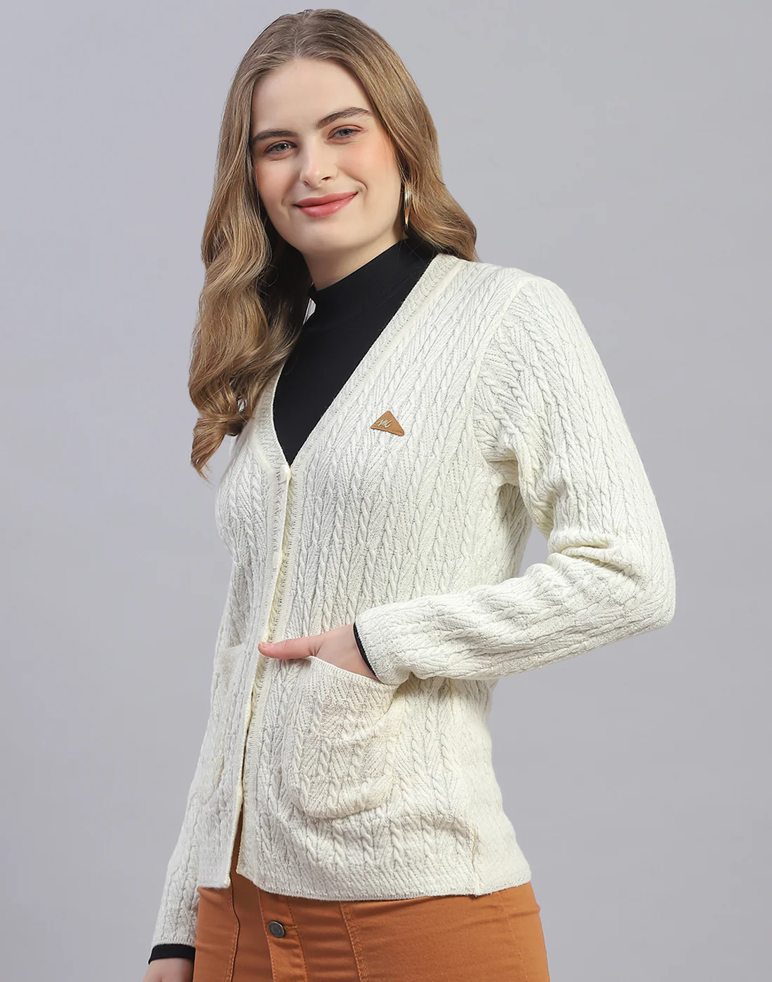 Women Off White Solid V Neck Full Sleeve Cardigan - Image 3