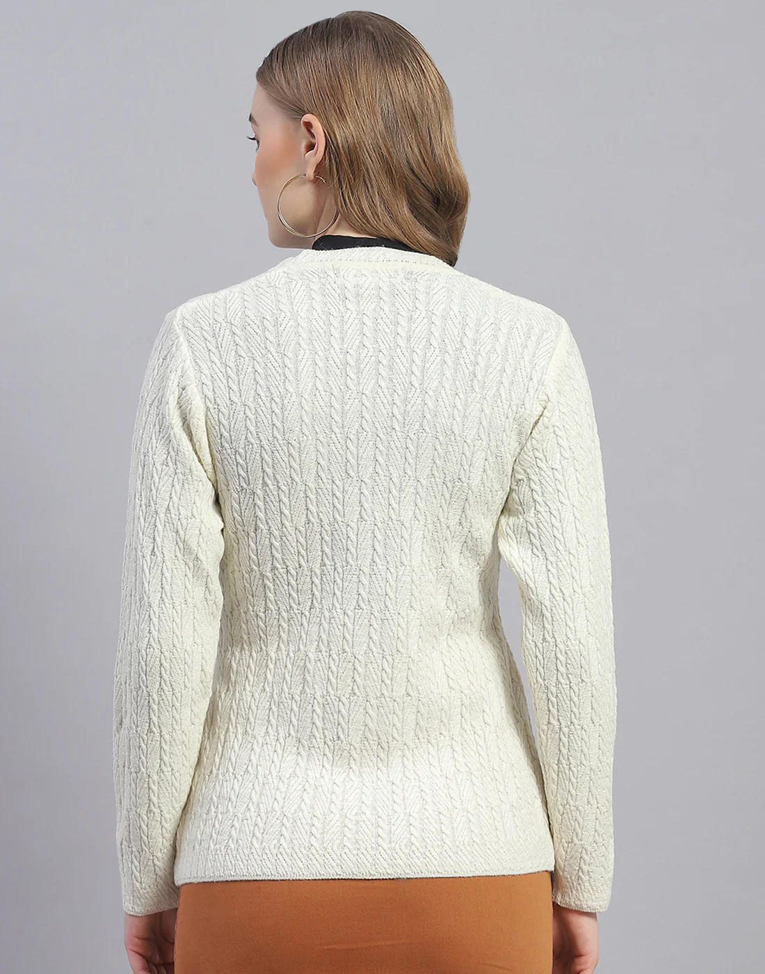 Women Off White Solid V Neck Full Sleeve Cardigan - Image 5
