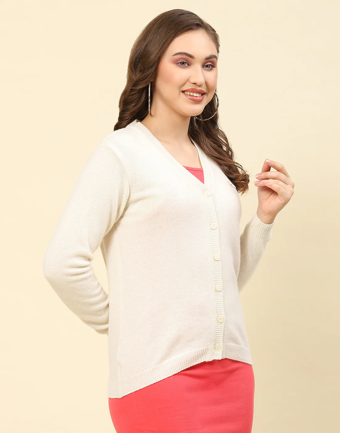 Women Off White Solid V Neck Full Sleeve Cardigan - Image 4