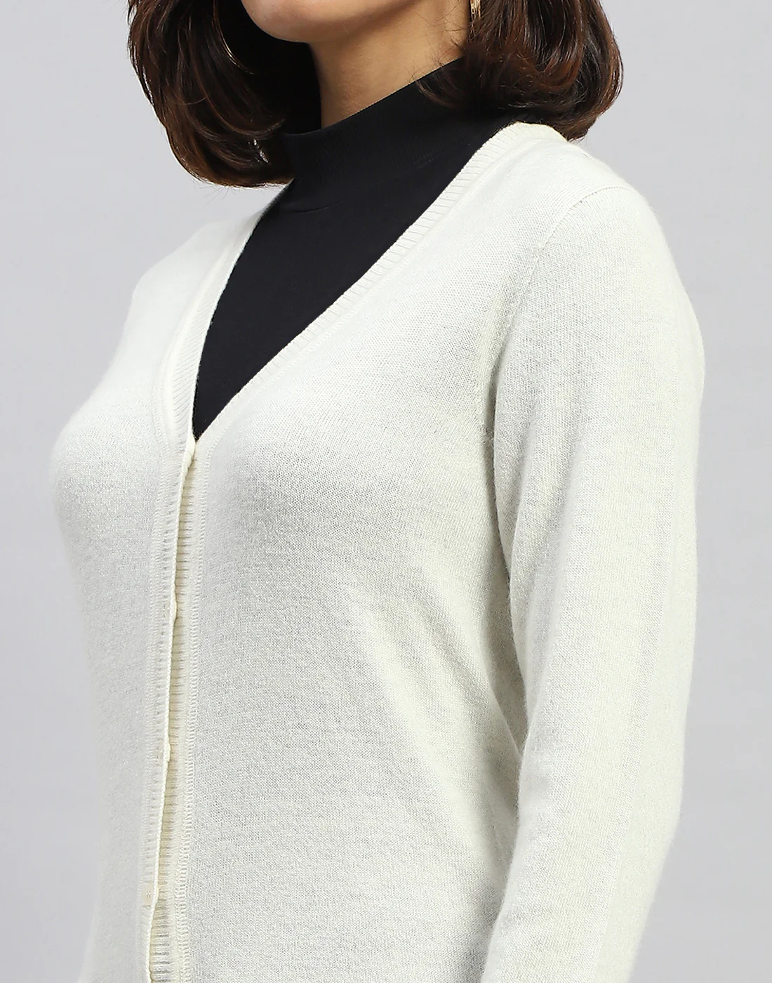 Women Off White Solid V Neck Full Sleeve Cardigan - Image 6
