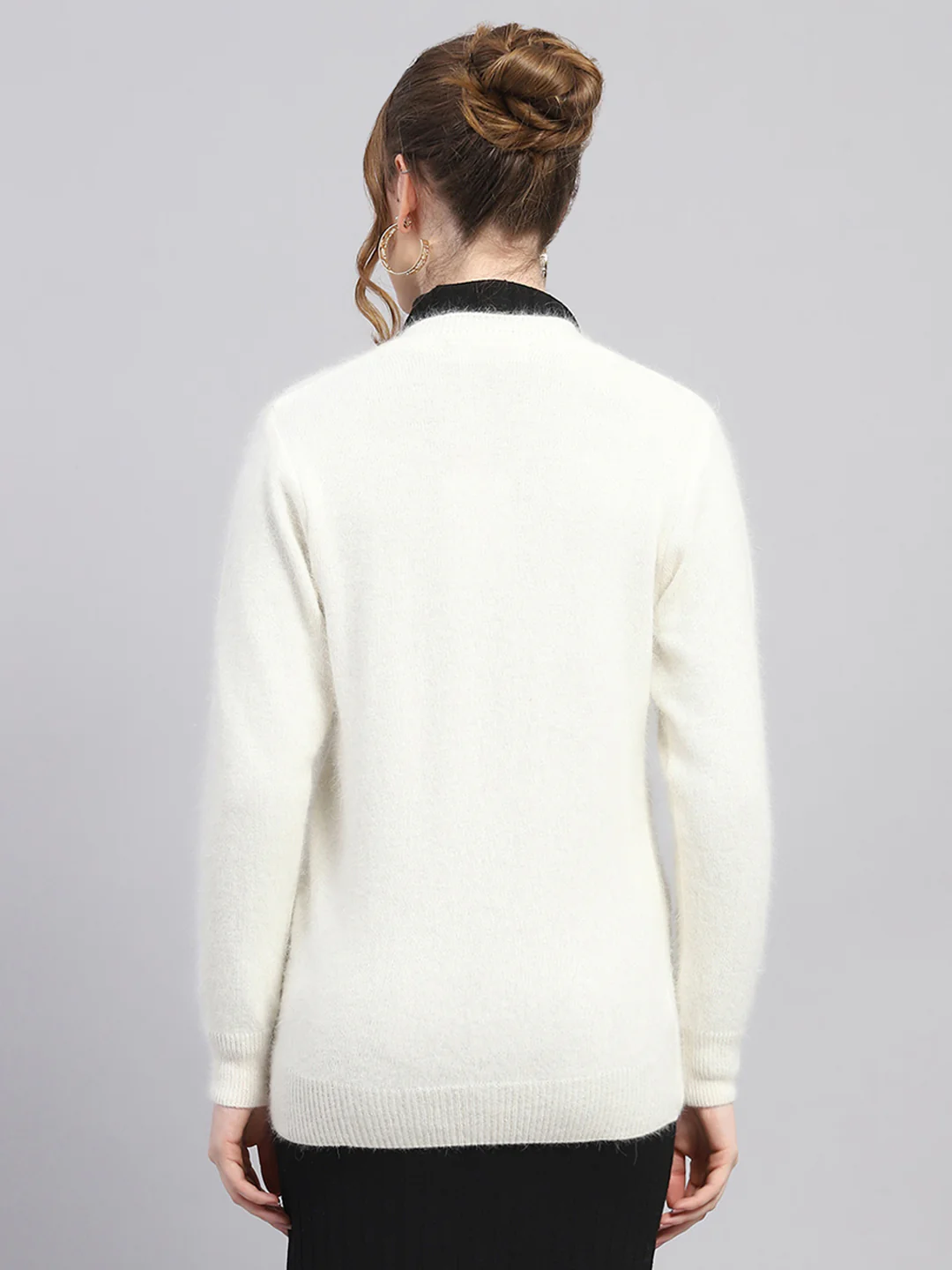Women Off White Solid V Neck Full Sleeve Cardigan - Image 5