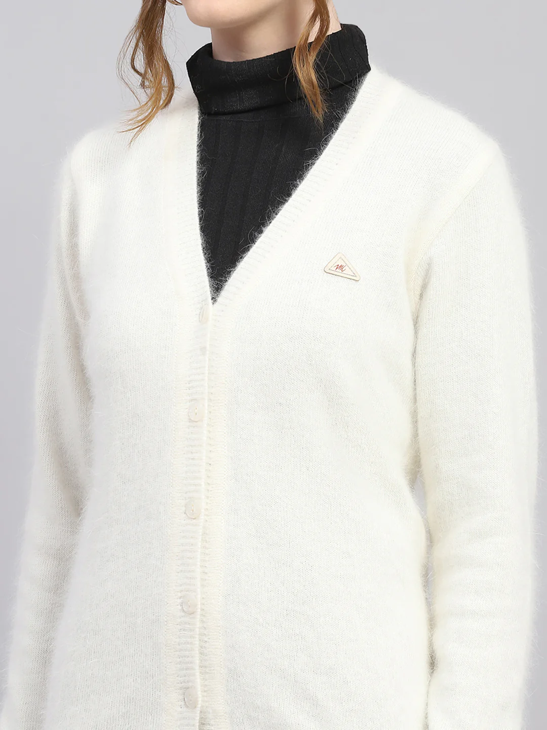 Women Off White Solid V Neck Full Sleeve Cardigan - Image 6