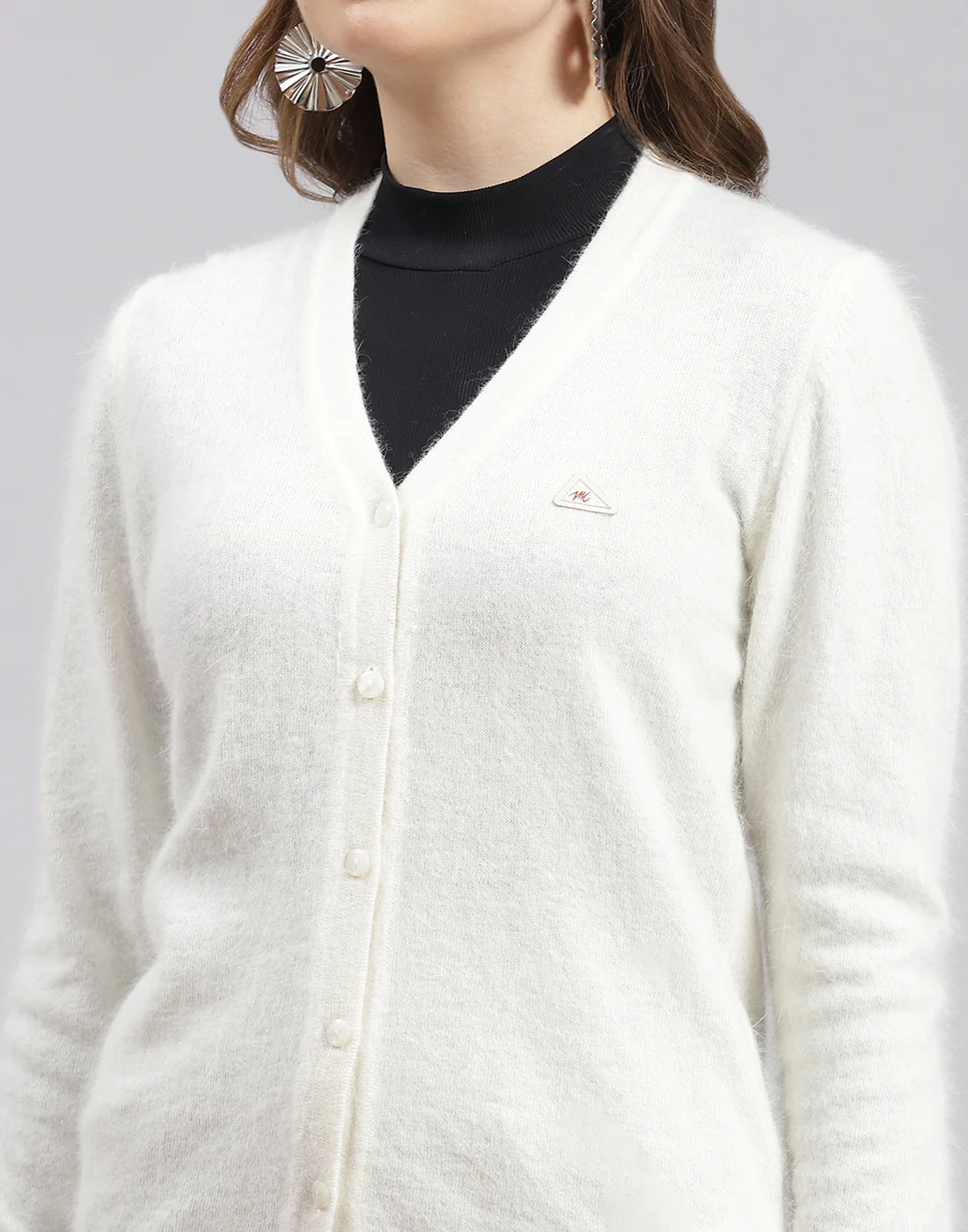 Women Off White Solid V Neck Full Sleeve Cardigan - Image 6