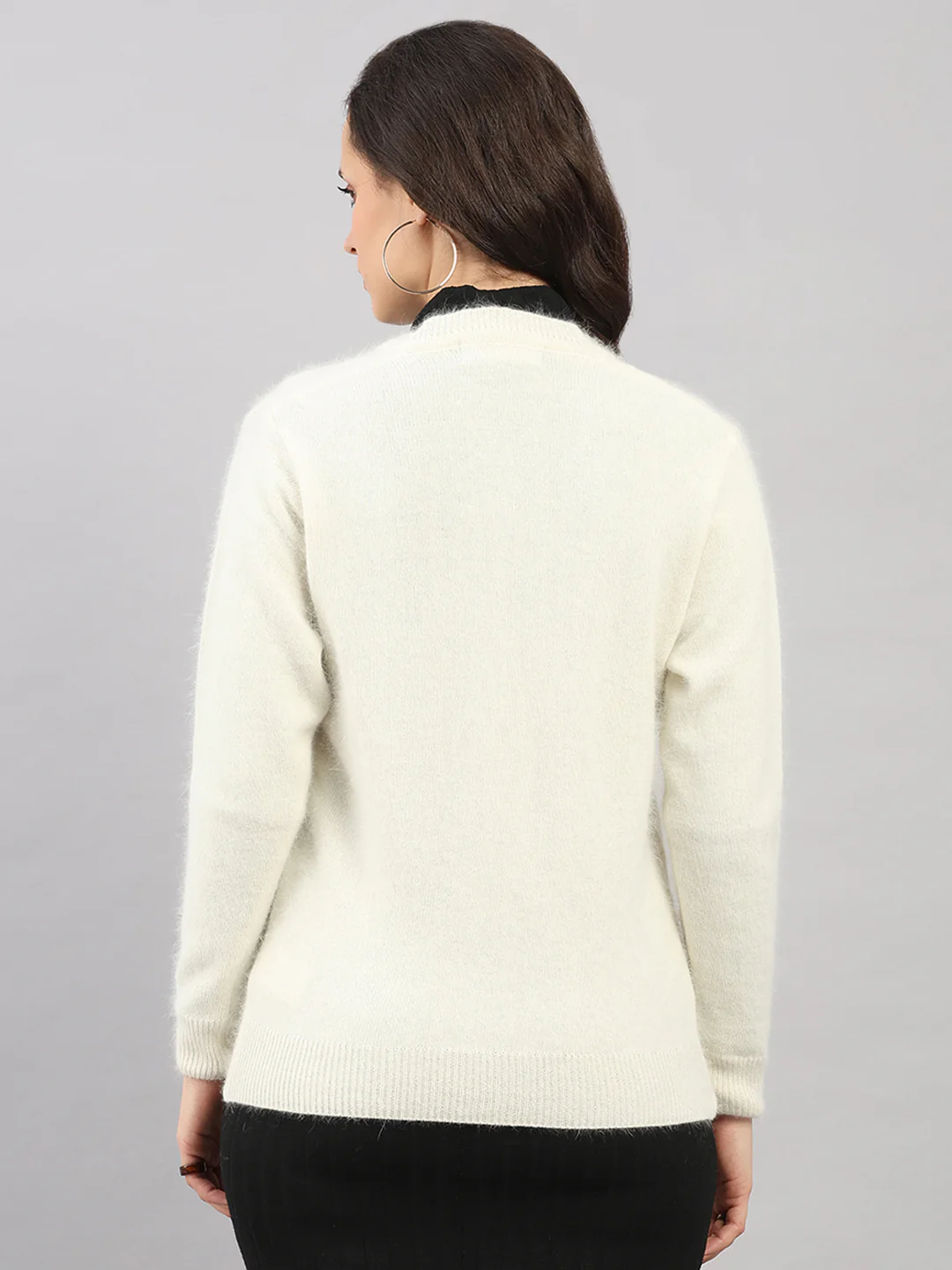 Women Off White Solid V Neck Full Sleeve Cardigan - Image 5