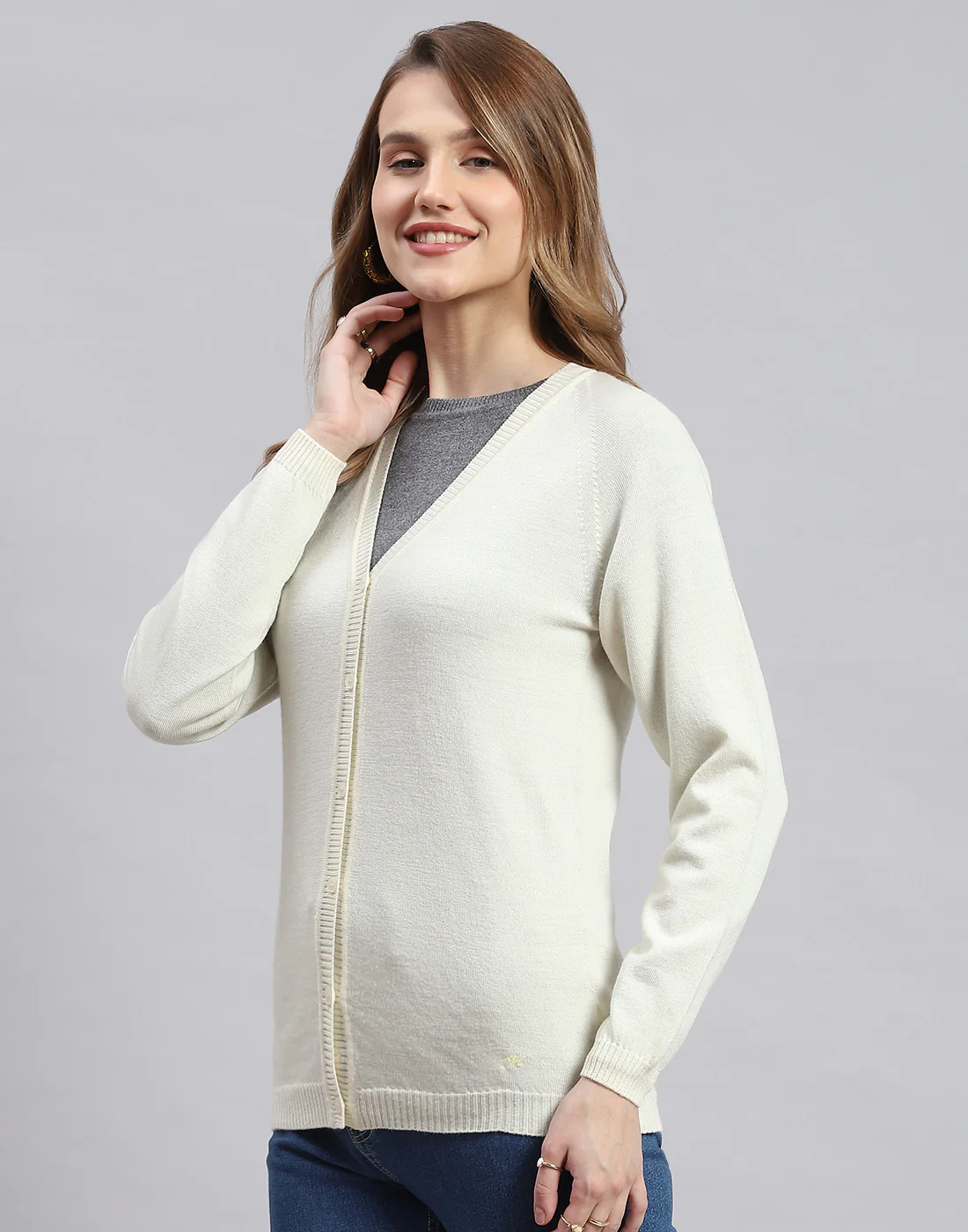 Women Off White Solid V Neck Full Sleeve Cardigans - Image 4