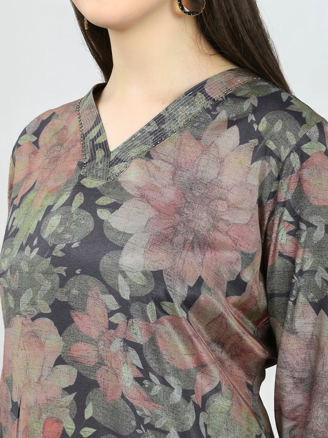 Women Olive Printed V Neck 3/4th Sleeve Kurti - Image 5