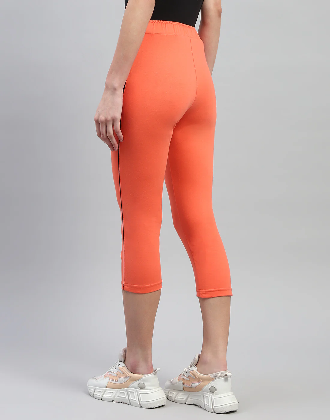 Women Orange Solid Regular Fit Capri - Image 5