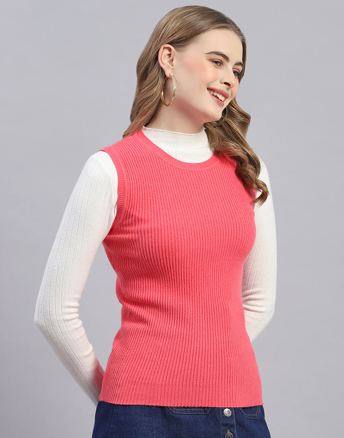 Women Pink Solid Round Neck Sleeveless Sweater - Image 4