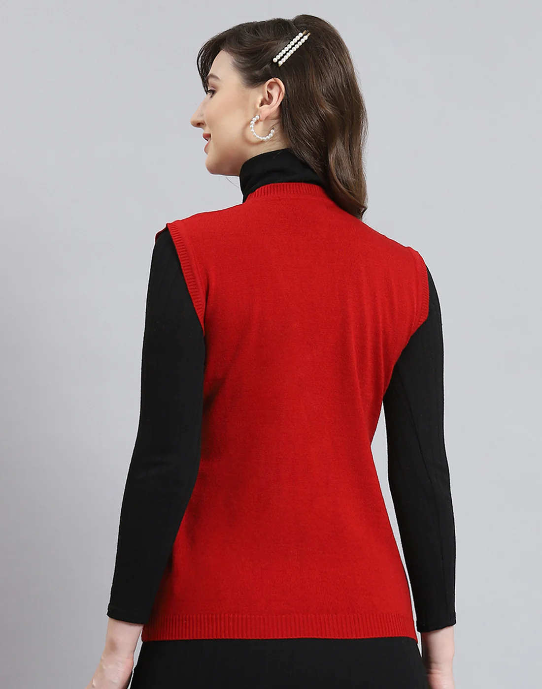 Women Red Solid V Neck Sleeveless Cardigan - Image 6