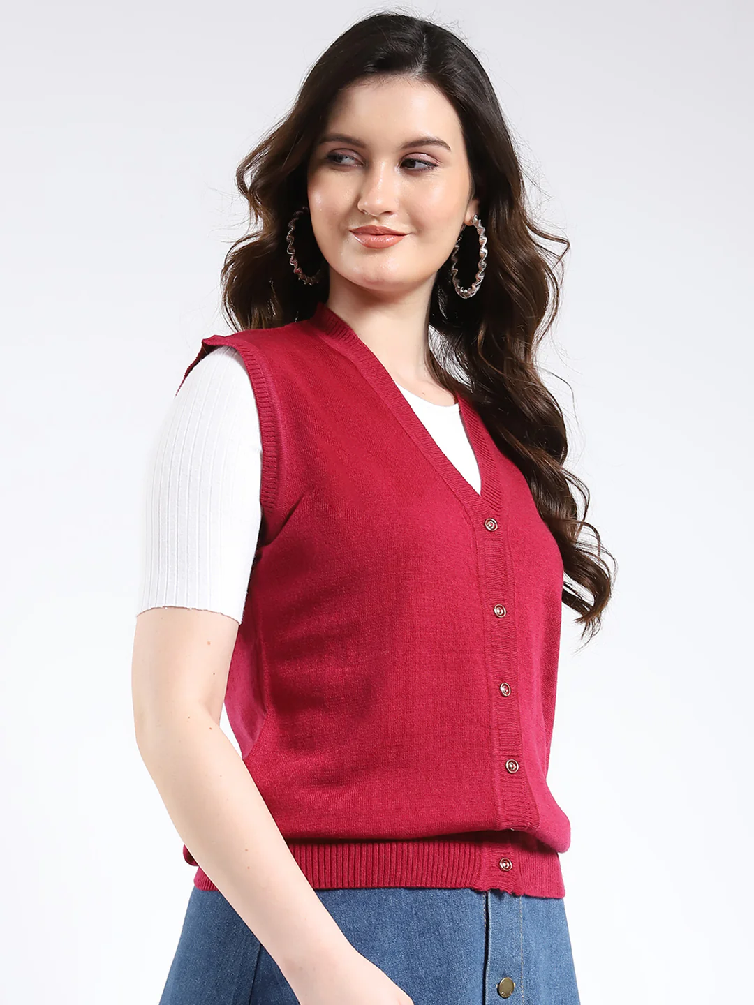 Women Red Solid V Neck Sleeveless Cardigan - Image 4