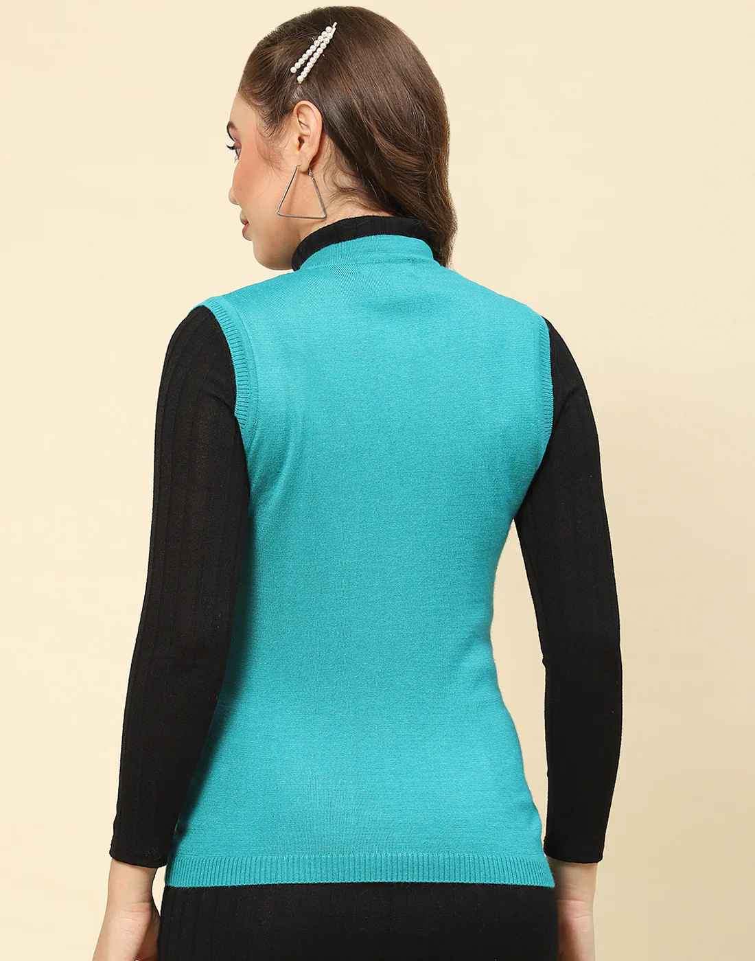 Women Turquoise Blue Solid V Neck Sleeveless Cardigan - Image 5