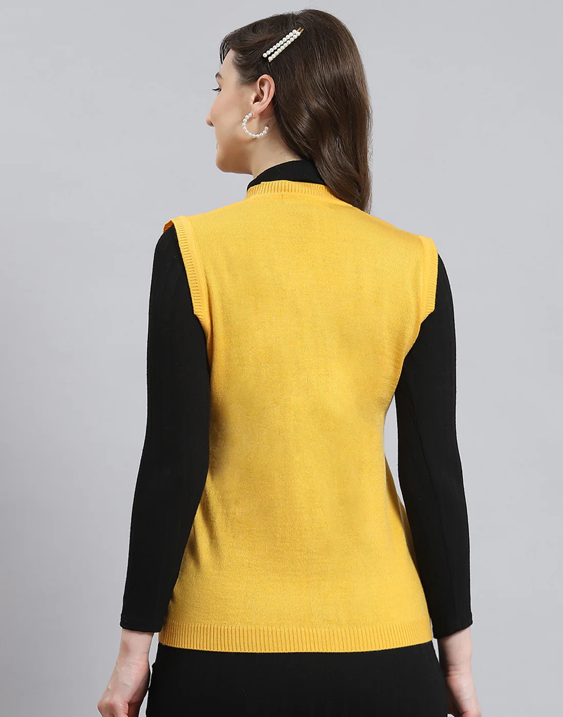 Women Yellow Solid V Neck Sleeveless Cardigan - Image 6